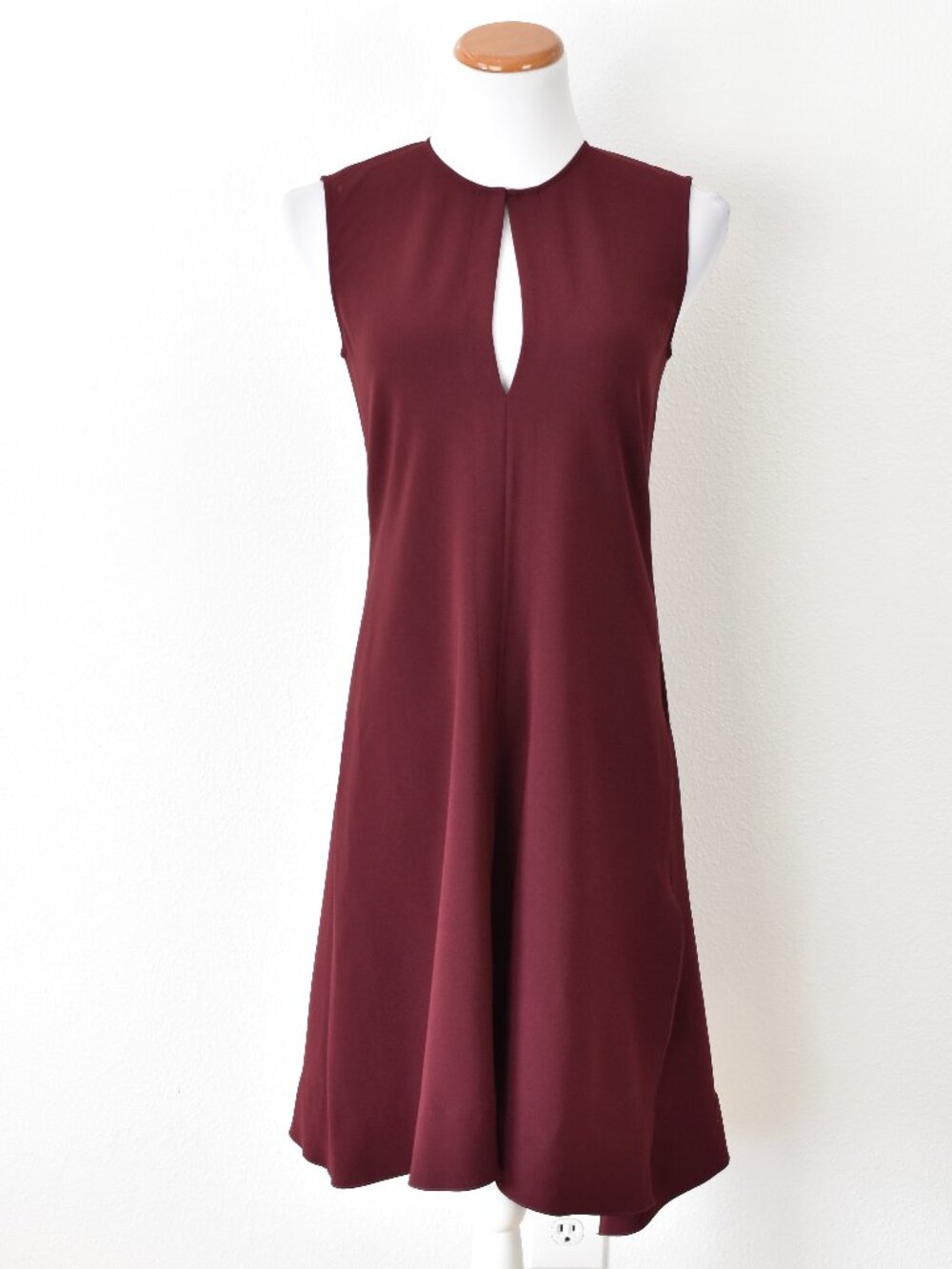 Theory Desza Admiral Crepe Keyhole Tank Dress Maroon - 2